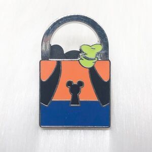 🔮 5/$25‎ Disney Goofy Lock Pin